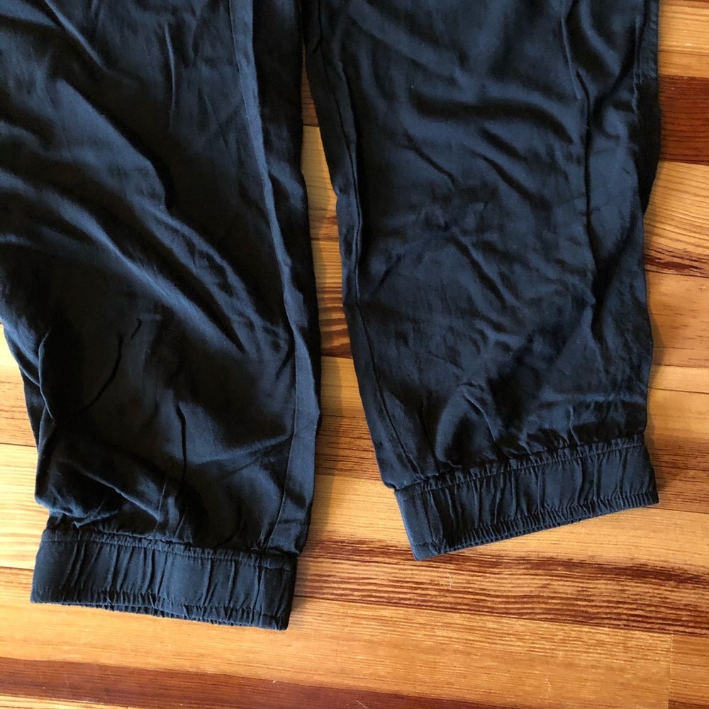Women’s A&F pants​ - Picture 2 of 4